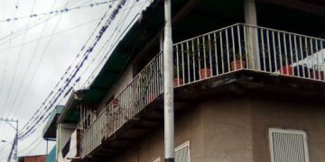 TÁCHIRA* Al borde del colapso poste de luz en Santa Ana 