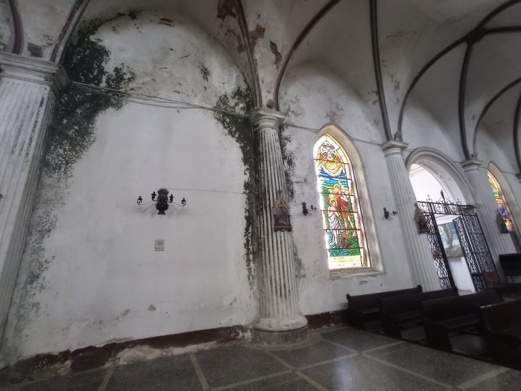 Interior de la Iglesia San Juan Bautista / Luzfrandy Contreras