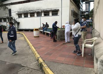 Hasta tres días esperan por información de pacientes con COVID-19 en el Hospital Central