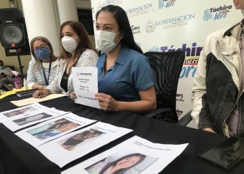 Gobernadora Laidy Gómez denuncia que vacunas anticovid son para buró del Psuv y militares