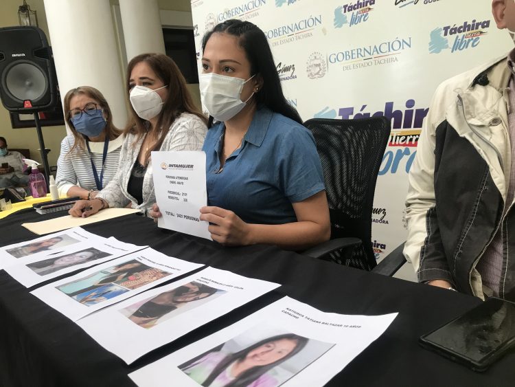 Gobernadora del Táchira exige que en vacunación masiva se dé prioridad a pacientes con enfermedades crónicas y personas de la tercera edad. Mariana Duque