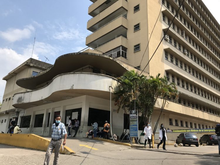  Director del Hospital Central de San Cristóbal, Tito Zambrano, indicó que sigue incrementando llegada de pacientes con COVID-19. Mariana Duque