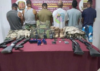 GNB incauta lote de armas y prendas militares