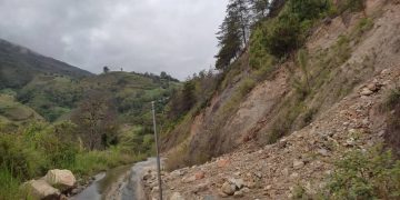 Vía hacia Niquitao con fugas de agua, huecos y deslaves por doquier