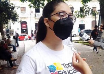 La educación en extrema pobreza mientras se reparan tanques de guerra