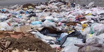 ¡Para eso quedó la majestuosa obra! La basura adorna el mamotreto de Corpoelec en La Arboleda