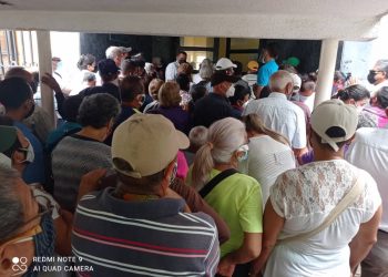 Desorden y presunta corrupción reina en el Hupec con la jornada de vacunación anticovid