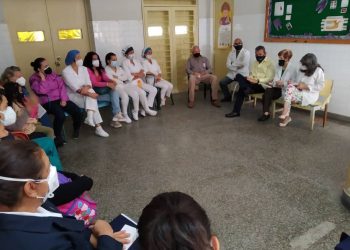Personal de Unidad de Larga Estancia del IAHULA se reunieron con el Gobernador