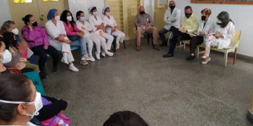 Personal de Unidad de Larga Estancia del IAHULA se reunieron con el Gobernador