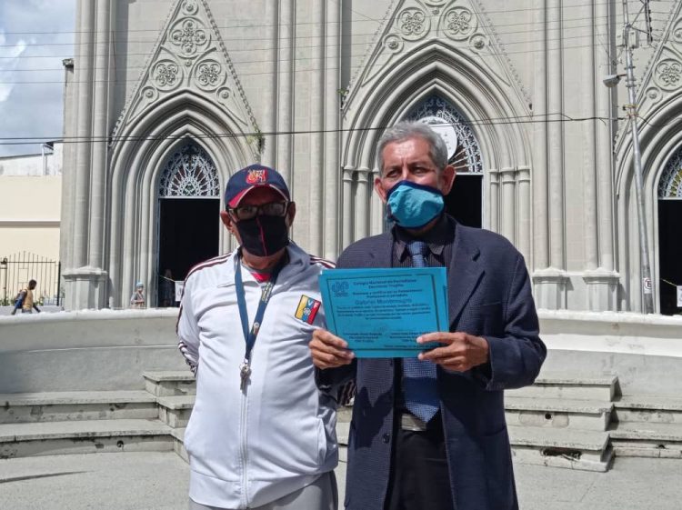 CNP-Trujillo entrega reconocimientos a periodistas en su día