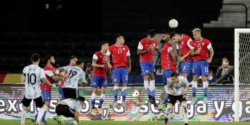 1-1. Argentina y Chile empatan en el debut con goles de Messi y Vargas