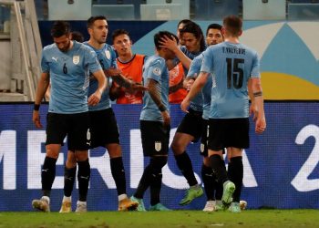 0-2. Uruguay gana su primer partido y avanza a los cuartos a costa de Bolivia