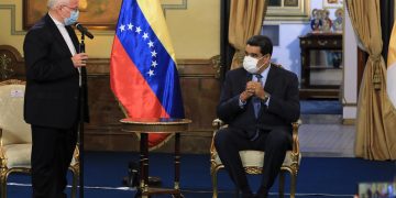 El nuncio apostólico saliente de Venezuela renuncia a una condecoración de Maduro