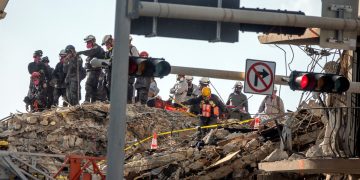 Aumentan a diez los muertos por el derrumbe en Miami y prometen una «investigación completa»