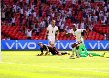 1-0. Inglaterra vence al calor