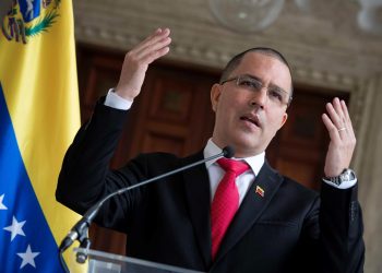 Venezuela rechaza la decisión «unilateral» de Colombia de abrir fronteras