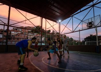 En Caracas, la tregua se llama baloncesto
