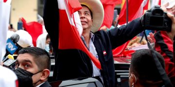 Castillo adelanta a Fujimori en el recuento de votos por la Presidencia de Perú