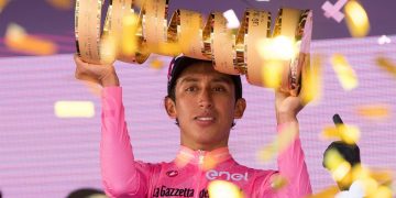 Egan Bernal, da positivo por covid-19 tras ganar el Giro de Italia