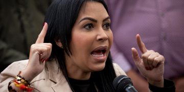 Una opositora venezolana denuncia torturas a presos en dos centros militares