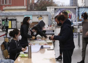 Chile afronta unos comicios regionales que pueden marcar la carrera presidencial