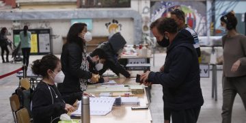 Chile afronta unos comicios regionales que pueden marcar la carrera presidencial