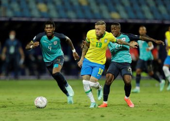 Ecuador clasifica a cuartos tras empatar 1-1 con Brasil en Copa América
