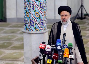El ultraconservador Raisí elegido presidente de Irán con el 62 % de los votos