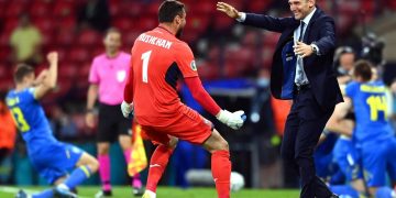 1-2. Dovbyk agranda la historia de Ucrania