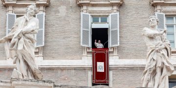 El papa pide colaborar en Canadá para aclarar el caso de los niños indígenas