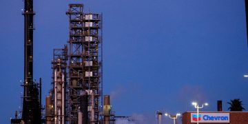 EE.UU. renueva la licencia a Chevron para operar en Venezuela hasta diciembre