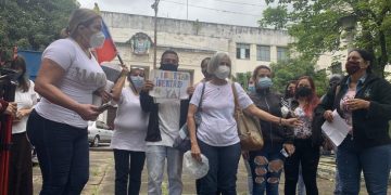 Temen aumente hacinamiento y hambre en cárceles venezolanas, donde solo se come una arepa al día