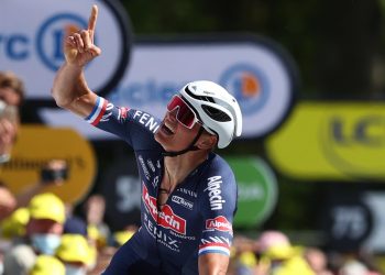 Mathieu van del Poe se impone en la segunda etapa del Tour