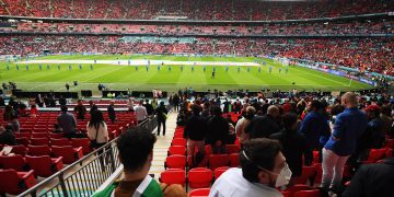 Inglaterra la roza, Italia la desea