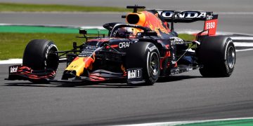 Verstappen gana el sprint en casa de Hamilton y Alonso brilla en el estreno