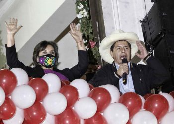 Castillo iniciará su mandato presidencial en Perú con un 53 % de aprobación