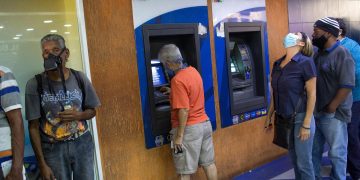 La inflación acelera la desaparición de los cajeros en Venezuela