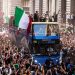 Italia recorre Roma con un autobús descubierto para celebrar la Eurocopa