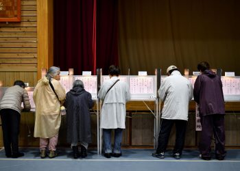 Tokio celebra unos comicios regionales marcados por la pandemia y los JJOO