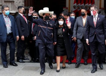 Pedro Castillo asume la presidencia de Perú