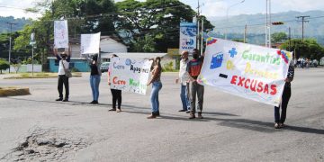 En la entrada de Valera alzan la voz de protesta para exigir agua potable