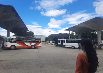 Asesores estafan a pasajeros ofreciéndoles paquetes desde San Antonio a Abejales con cobros hasta de 90 dólares