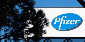 Pfizer gana 10.440 millones de dólares en seis meses, impulsada por la vacuna anticovid