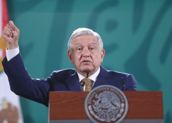 Presidente de México pide no exagerar con medidas autoritarias en tercera ola