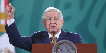 Presidente de México pide no exagerar con medidas autoritarias en tercera ola