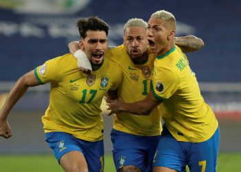 Brasil venció con lo justo a Chile y clasificó a semis de la Copa América