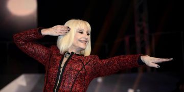 La cantante italiana Raffaella Carrà fallece a los 78 años
