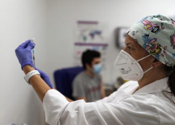 Los contagios globales de covid-19 aumentan por segunda semana consecutiva