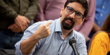 Freddy Guevara no ha podido ver a sus abogados, según su equipo