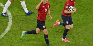 Schick iguala a Cristiano y el récord histórico de Milan Baros